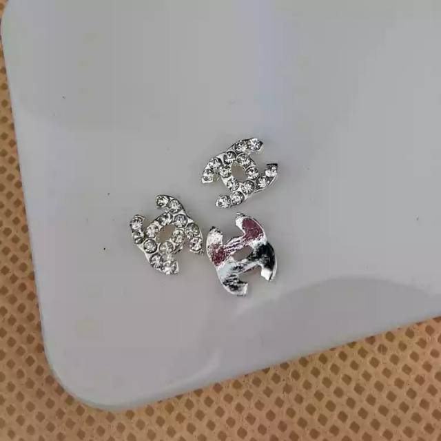 

Ch*nel Mini 7mm x 9mm