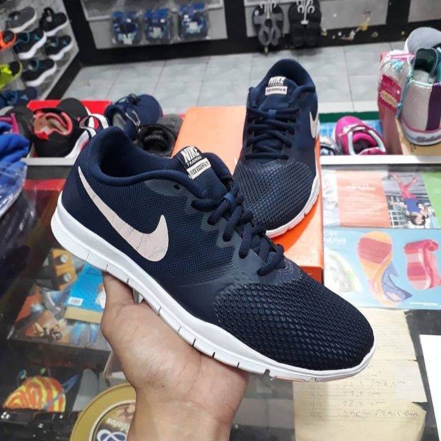 nike flex essential tr white