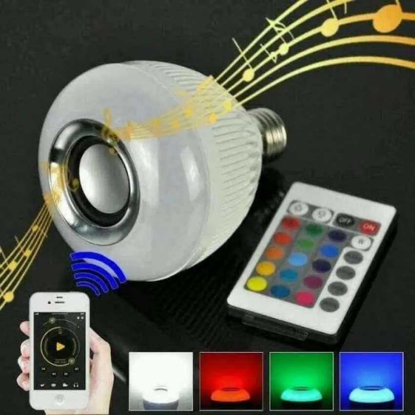 &lt;^ SJA ^&gt;Speaker Wireless Bluetooth Dengan Lampu LED RGBW E27 12W RGBW E27 Smart LED Music Light Bulb