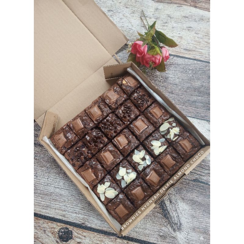 

Brownies Nyonyah Delfie Almond Coco