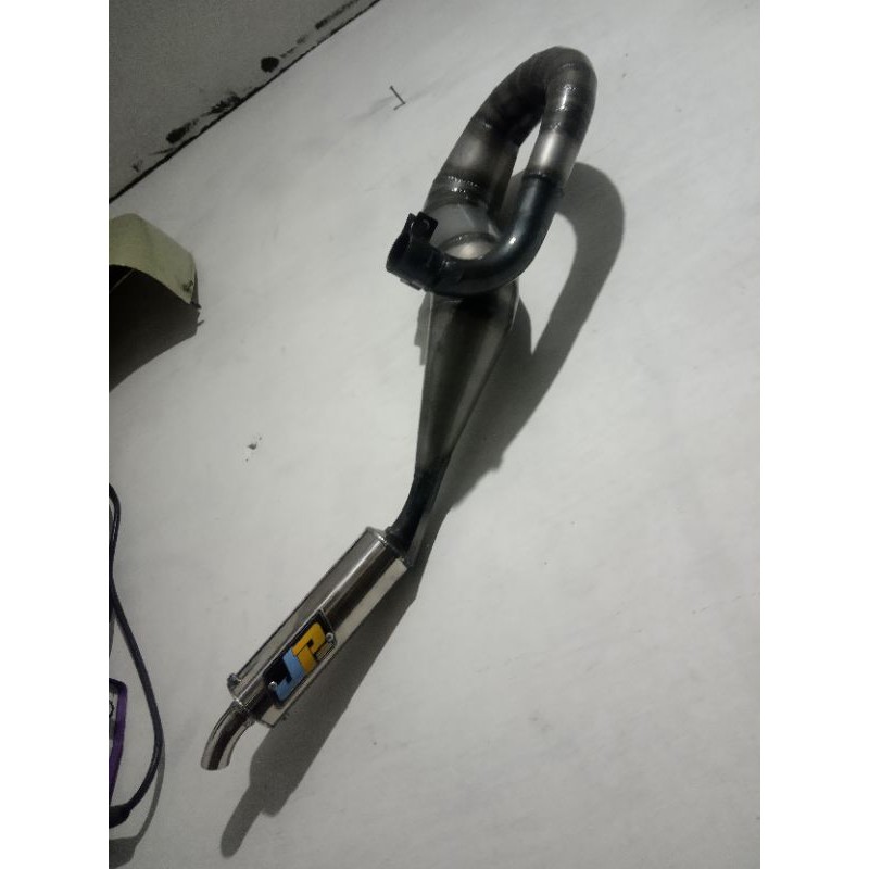 Knalpot vespa racing JP tipe kanan khusus kompetisi dan ffa bahan plat