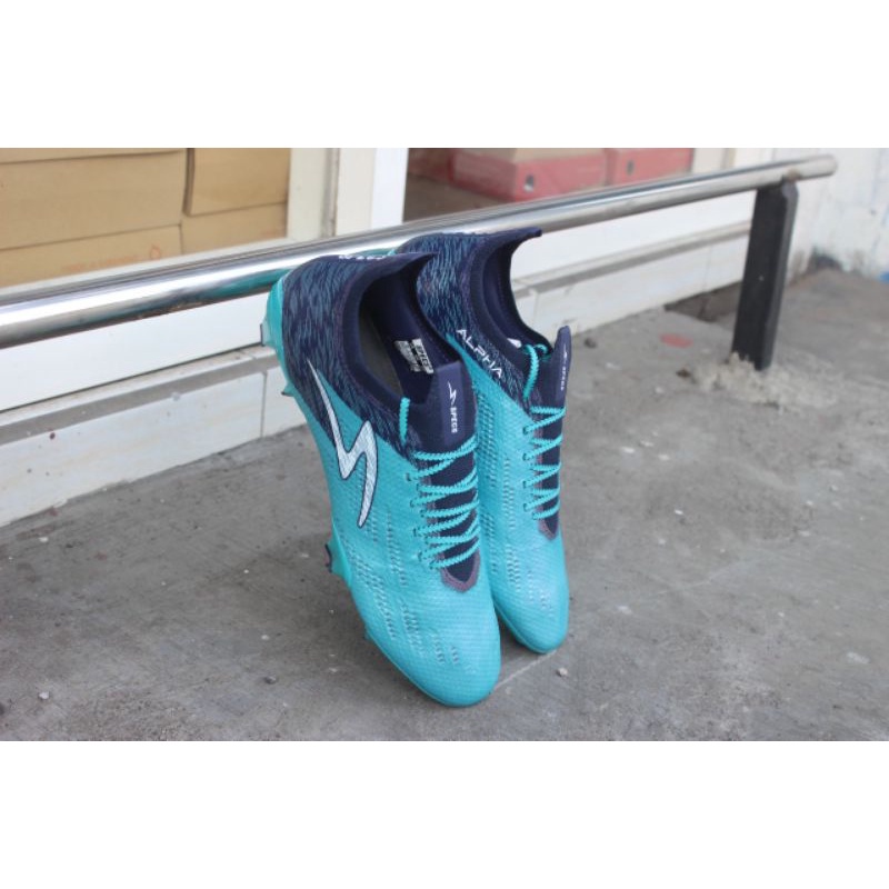 Accelerator ALPHA Elite FG - Aqua/Astral Aura/White.