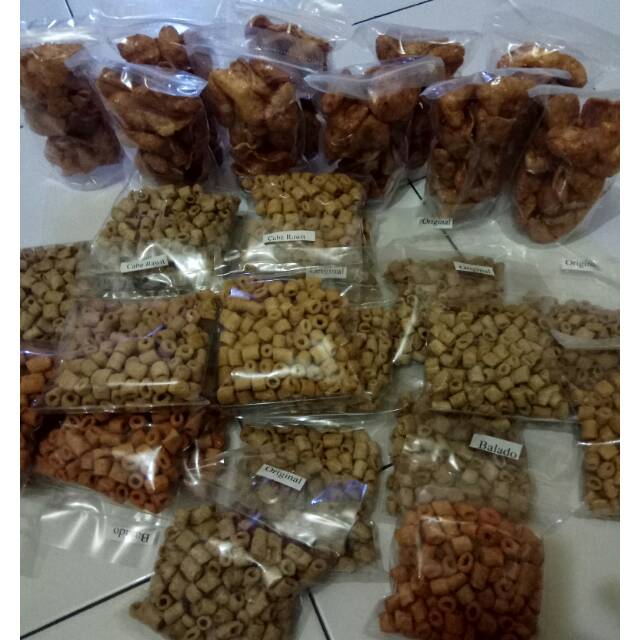

Makanan ringan kerupk udang dan orong orong