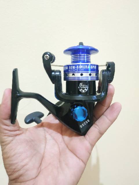 Reel Daido Simura Spin 250. BLUE