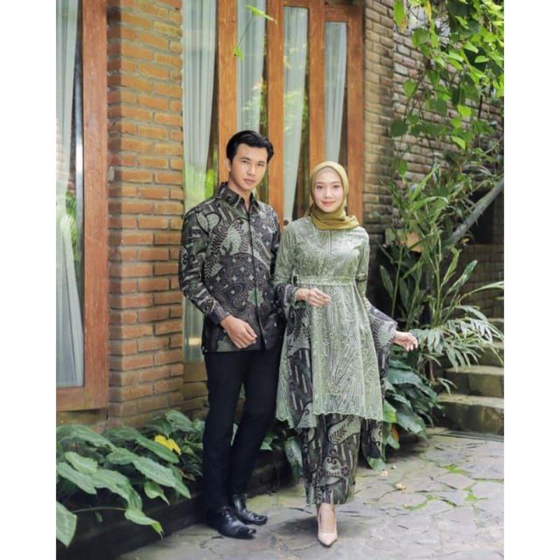 COUPLE BATIK CEWEK COWOK BATIK SARIMBIT KEBAYA BROKAT TILLE MODIS ELEGAN MEWAH MODERN PESTA TUNANGAN