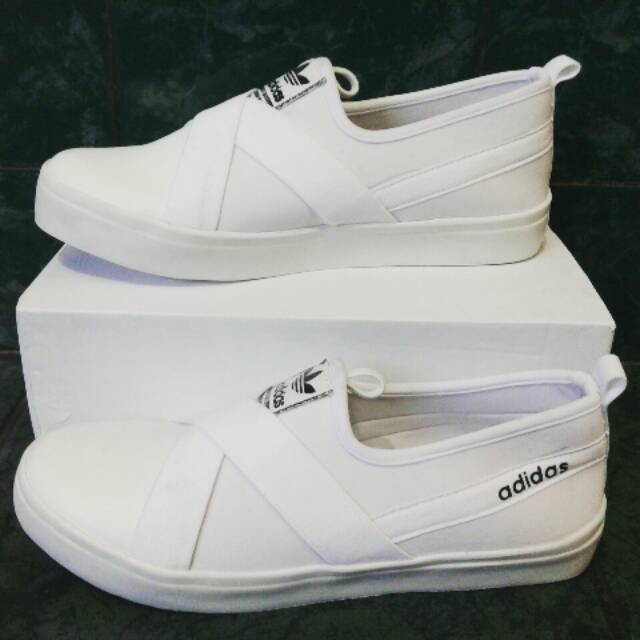 SEPATU WANITA POXING  SLIP ON PUTIH ADIDAS