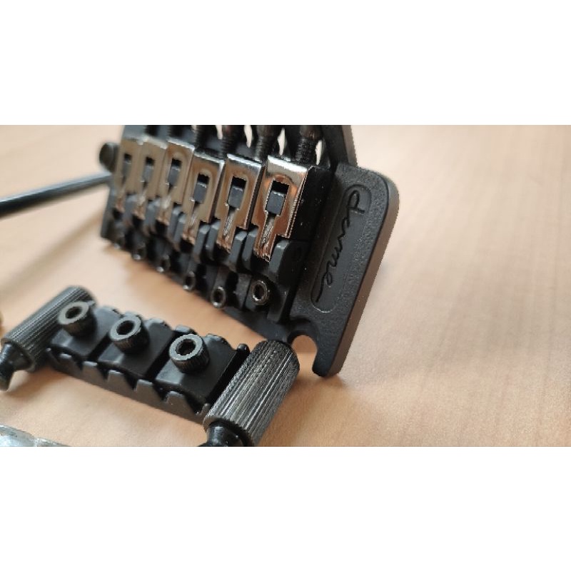 Tremolo Updown Gitar Model Floyd Rose Tebal dan Original Dame Bahan Block Brass