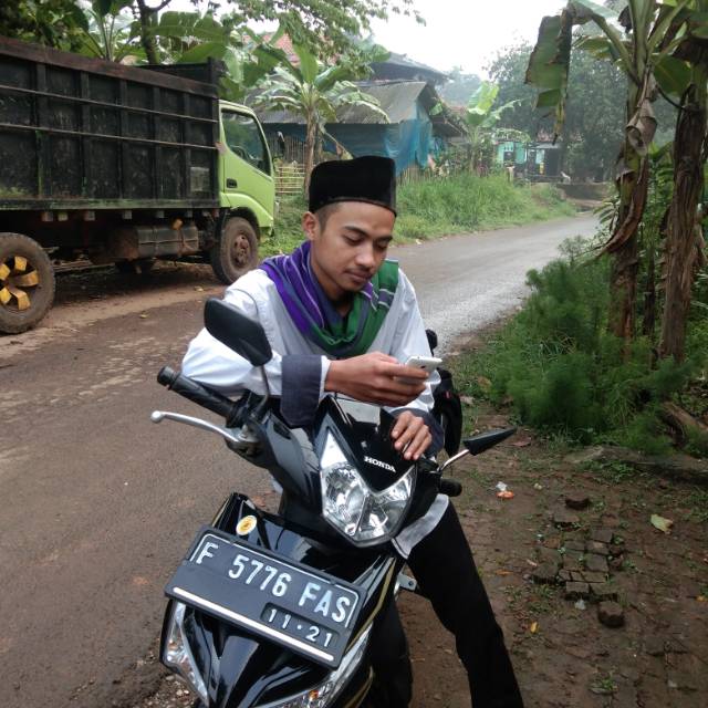 Honda Supra X 125 FI Motor Bebek 125cc - Hitam, Merah, Emas
