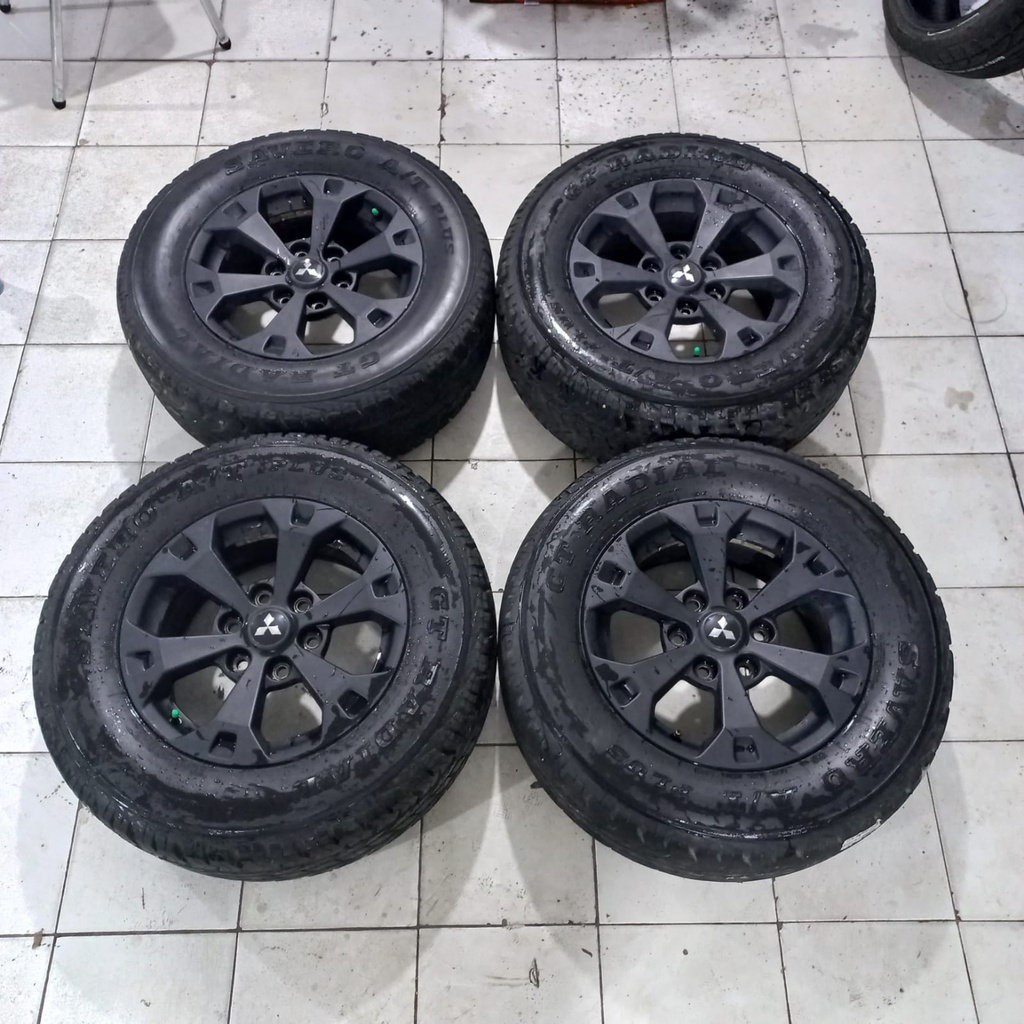VELG MOBIL BEKAS OEM MOBIL MITSHIBISHI PAJERO RING 17 + BAN COPOTAN GT RADIAL SAVERO 265 65 R17