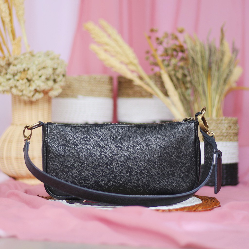 NEW !! TAS TANGAN / CLUTCH WANITA KULIT ASLI MODEL NEBULA HITAM / FREE GRAVIR NAMA DI TAS