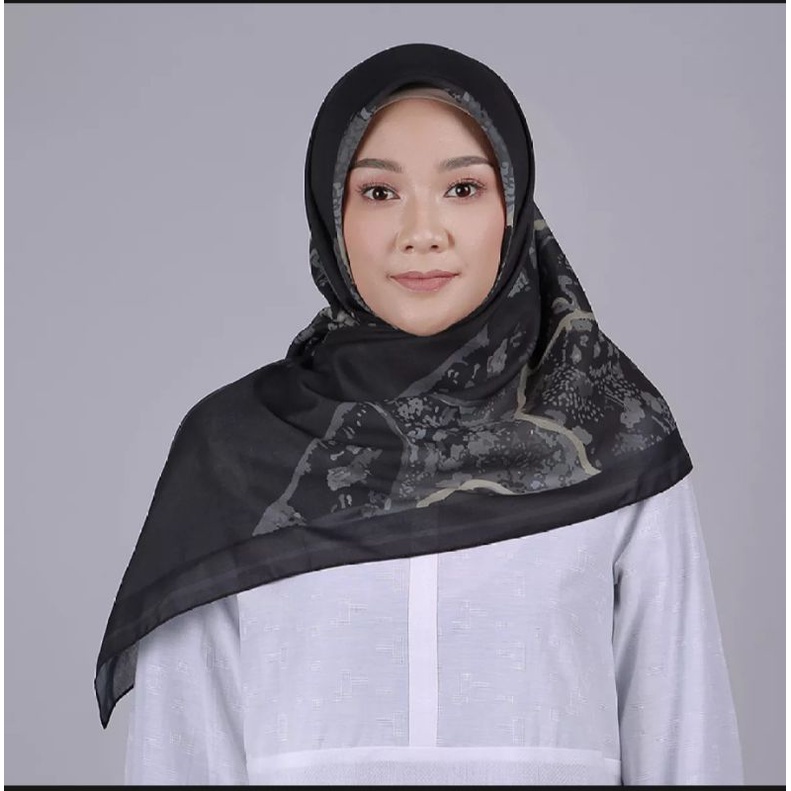 zoya Ivanka scarf segiempat
