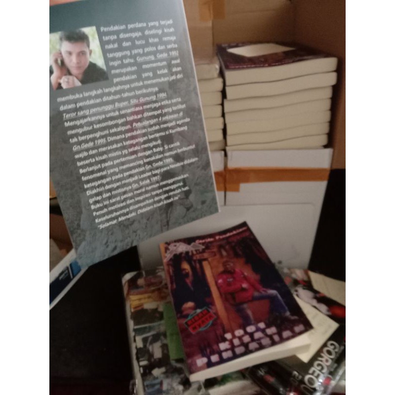 Buku 1001 Kisah Pendakian