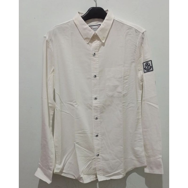 kemeja putih MONCLER