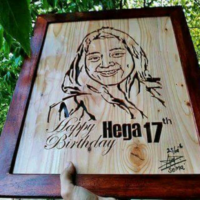 Siluet Wajah dari Kayu Jati/Rosewood