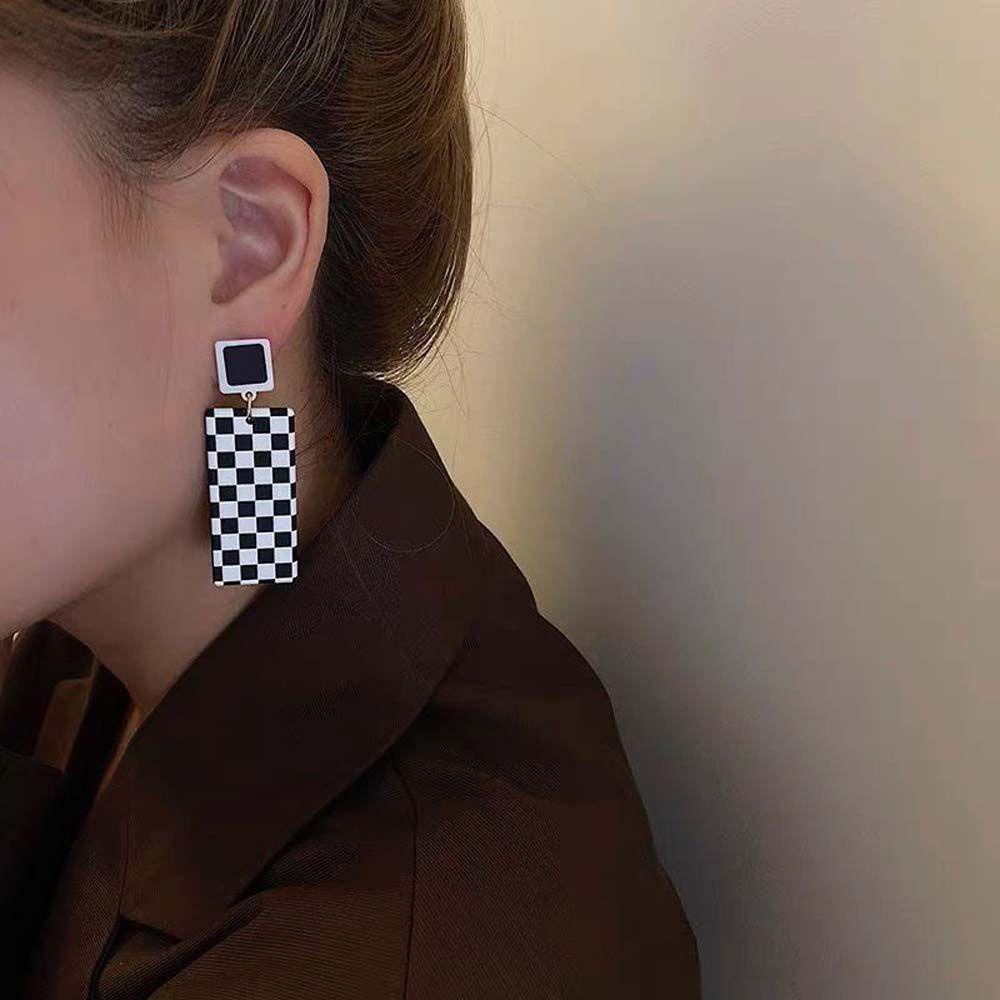 Augustina Checkerboard Earrings Besar Geometris Asetat Akrilik Hitam Putih Kotak-Kotak Persegi Panjang Checkerboard Square Gaya Korea Wanita Earrings