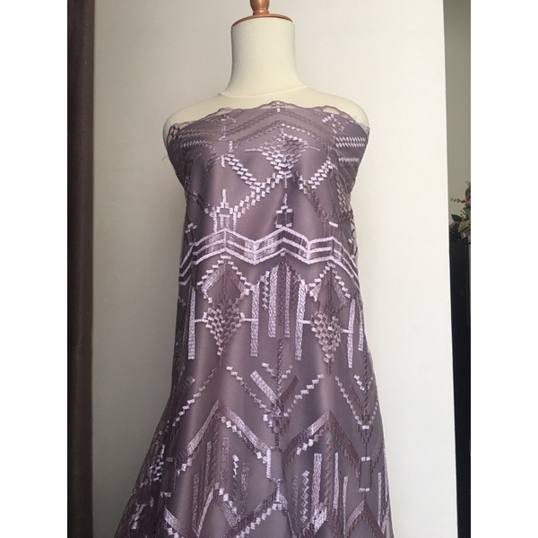 Kain Bahan Kebaya Premium Brokat Tile Bordir Guerlain Motif Abstrak warna Ungu Taro