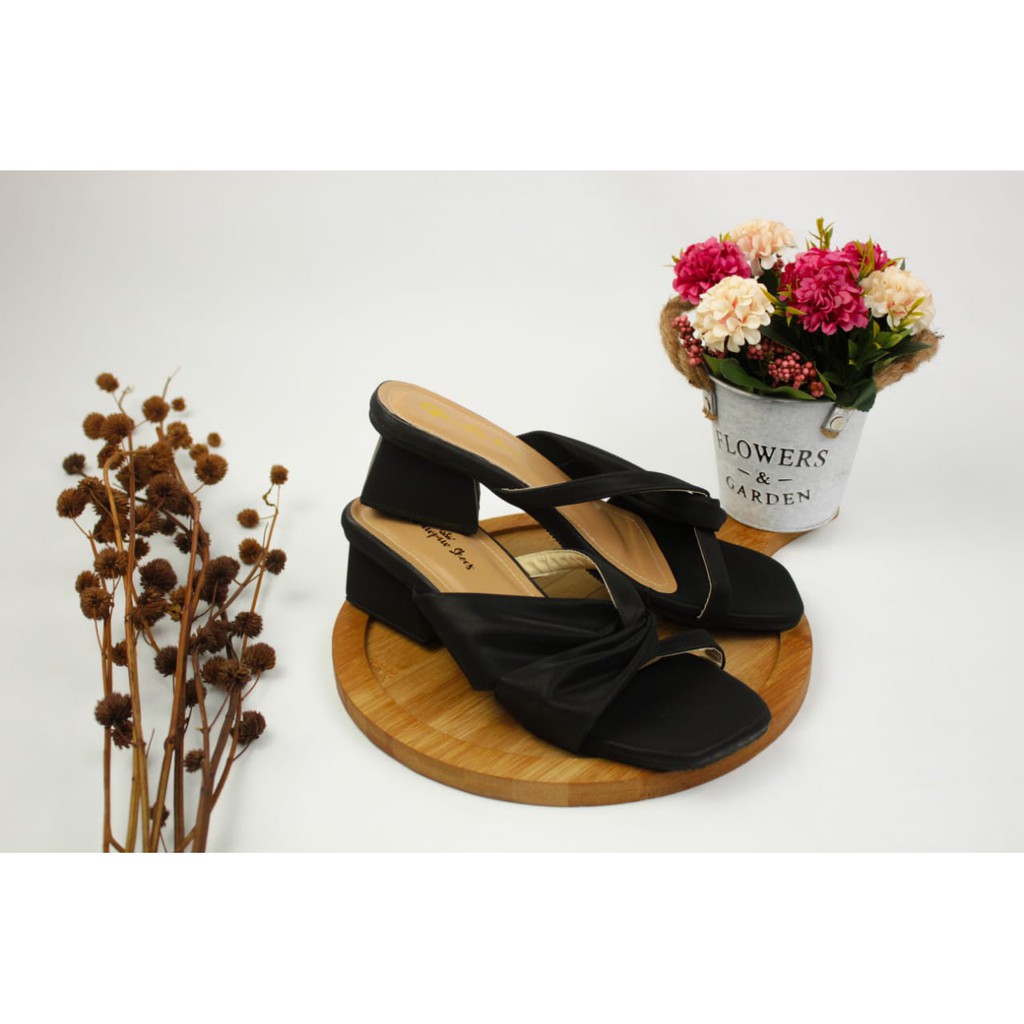 Sepatu big size jumbo wanita Pawpawshoes Gendis Black sandal Heels bigsize size 41 42 43 44 45-1