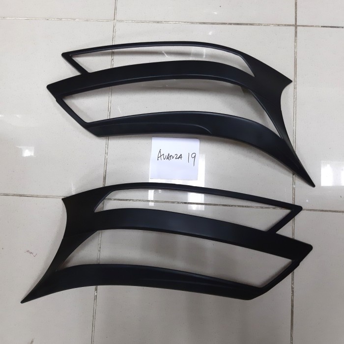 Garnish depan mobil toyota Avanza 2019-2021