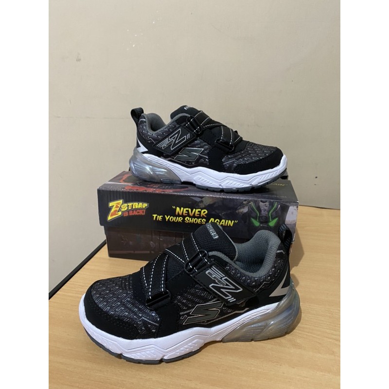 Fast sale sportstation New with box SKECHERS utk anak laki-laki super enteng EUR 28 (17,5cm)