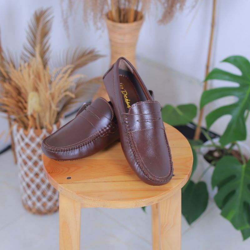 Sepatu Soal Tanam Material Kulit Sapi Asli