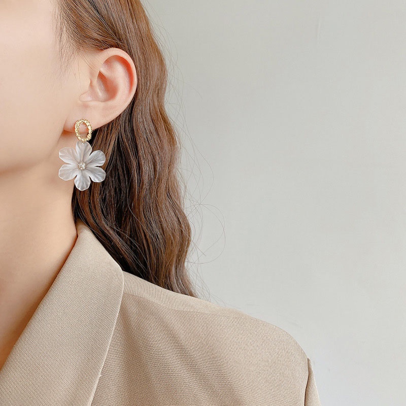 Shuling S925 silver needle Summer Earrings White Flower Petal Earrings Female High Sense Wholesale Earrings