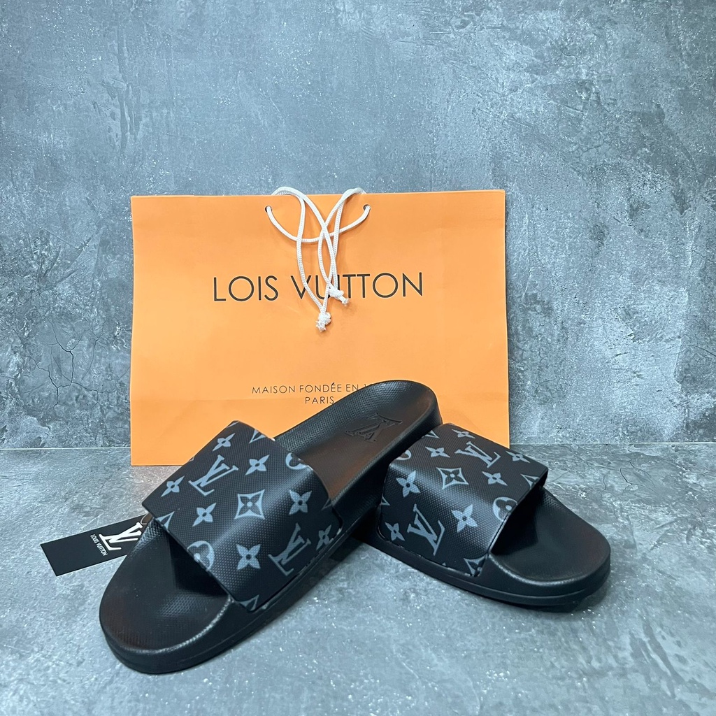 Louis Vuitton LV Pool Pillow Comfort Mule Slide Sandals, Men's Fashion,  Footwear, Flipflops and Slides on Carousell