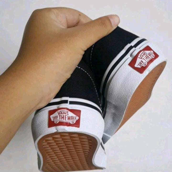 Sepatu Pria Dewasa Slip On Hitam