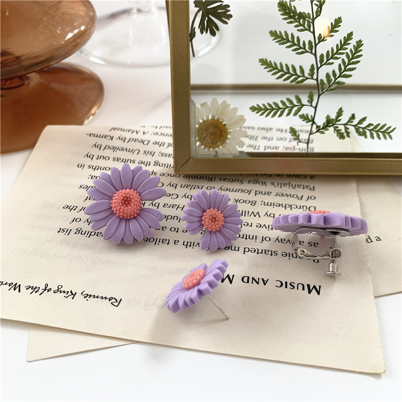 Anting Klip On Tanpa Tindik Desain Bunga Daisy Bahan Resin Untuk Wanita