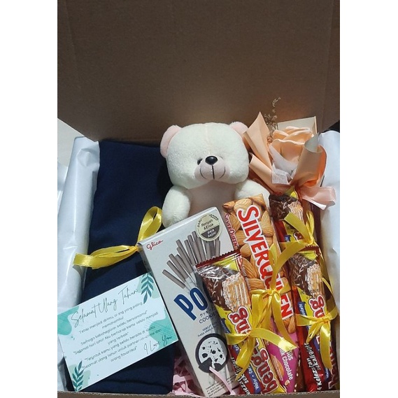 

HAMPER - HAMPERS - HADIAH - KADO - CEWEK - WISUDA - ULTAH