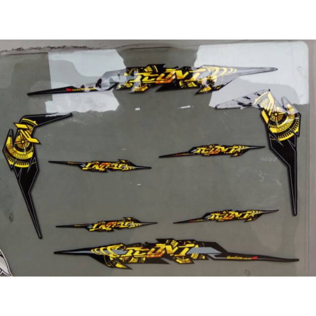 Striping beat new/beat street black gold limited