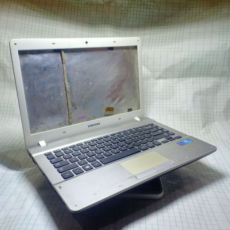 CASING LAPTOP SAMSUNG FULLSET NP-300E4V 14INC