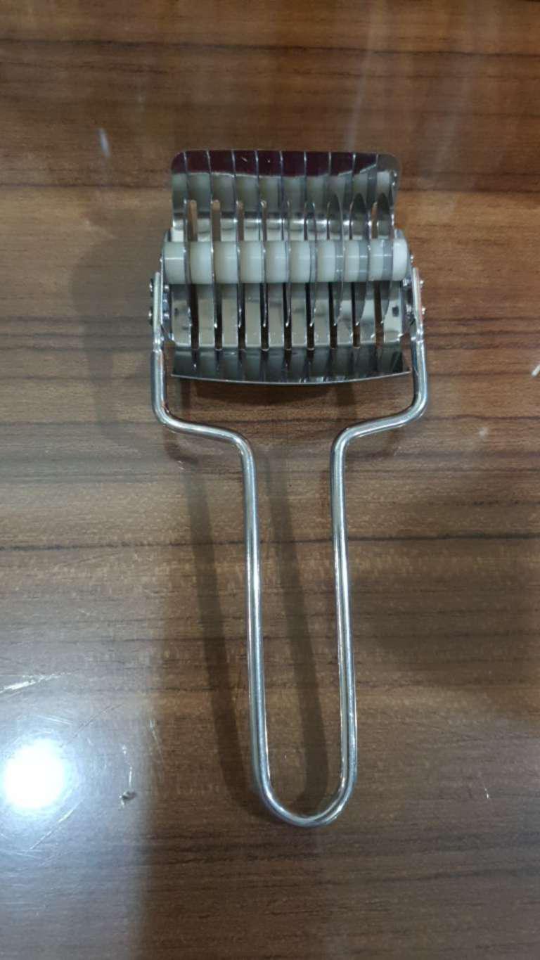 Pemotong Adonan Mie Pasta Stainless Steel Noodle Rolling Cutter