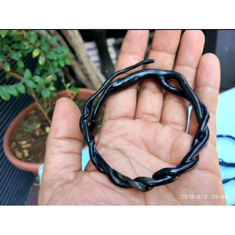 gelang tali arus