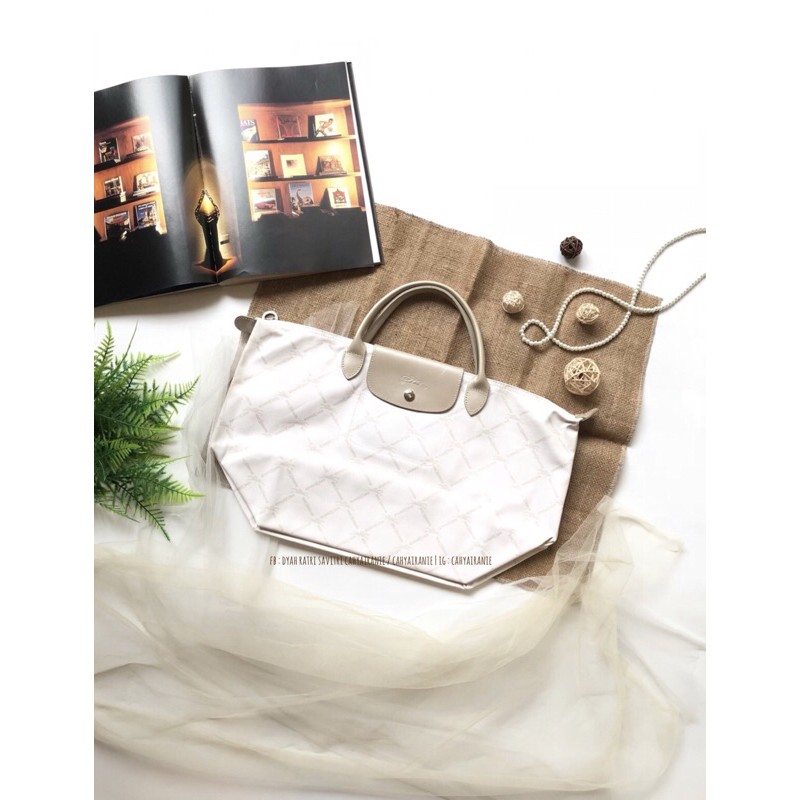 

LC Metal White Medium Short Handle Preloved