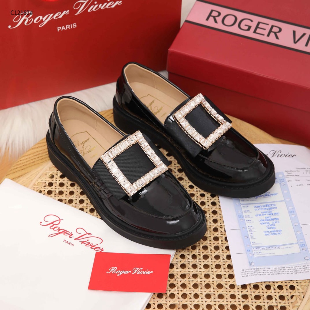 Sepatu Roger Vivier Vivi Rangers Strass Buckle Patent Leather Shoes C12162