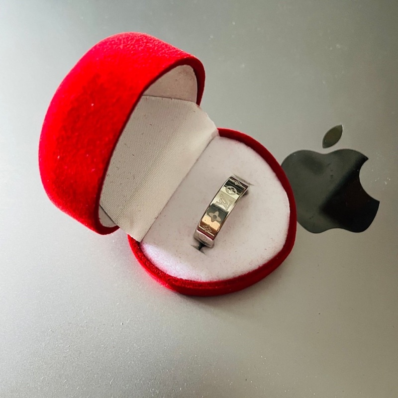 ((EXCLUSIVE)) CINCIN L*V WITH BOX / L*V RING WITH BOX / CINCIN TITANIUM L*V / KADO CINCIN