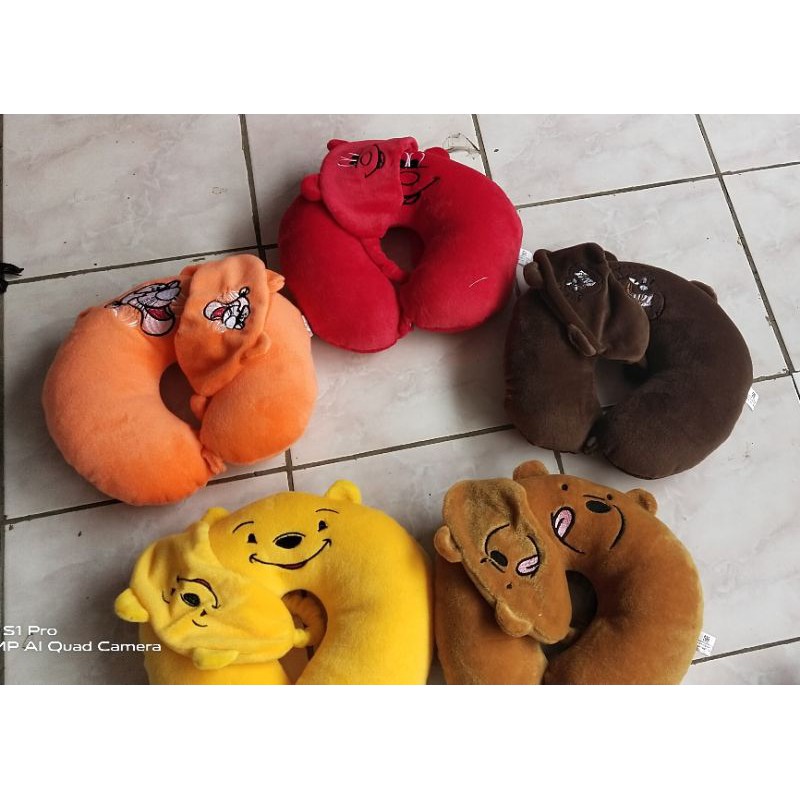 Bantal leher  bantal travel/ bantal santai  Penutup mata halus dan super lembut..