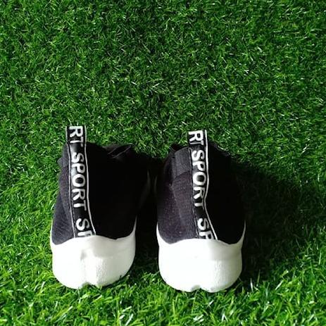 SALEE.. Sepatu sneaker wanita ringan lembut serbaguna tanpa tali hitam polos spatu jongging olahraga
