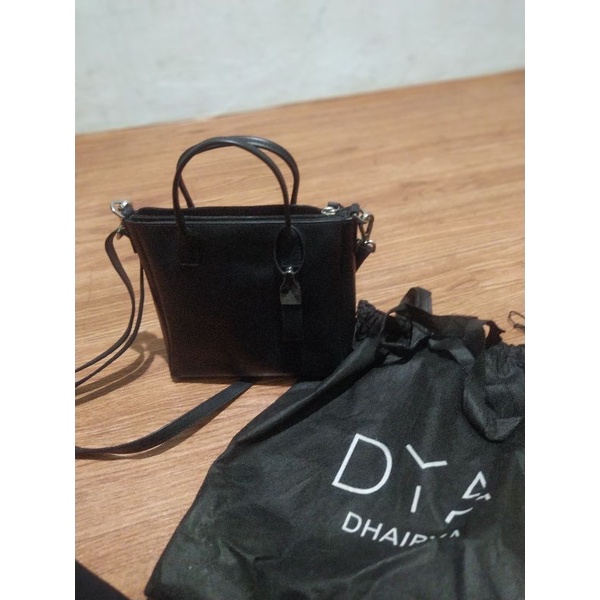dya dhairya fergie mini leather preloved