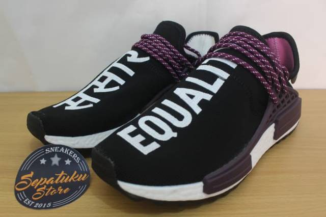 sepatu human race