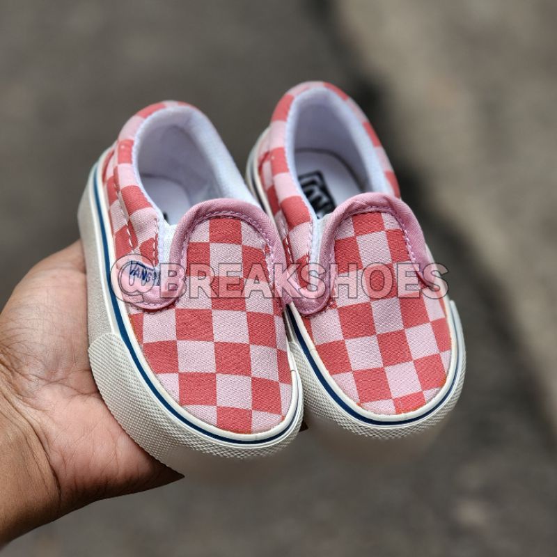 Sepatu anak slip on checkerboard dusty pink anak perempuan