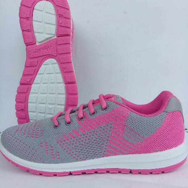Sepatu olahraga wanita new era