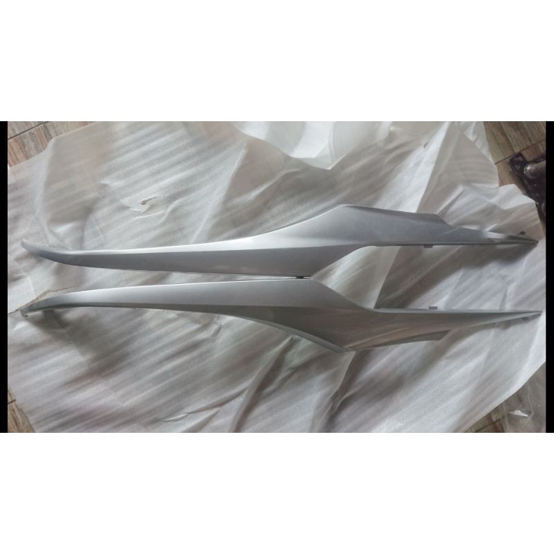 Cover Bodi - Body Samping Belakang Honda Revo AT - Revo Matic Original AHM Silver
