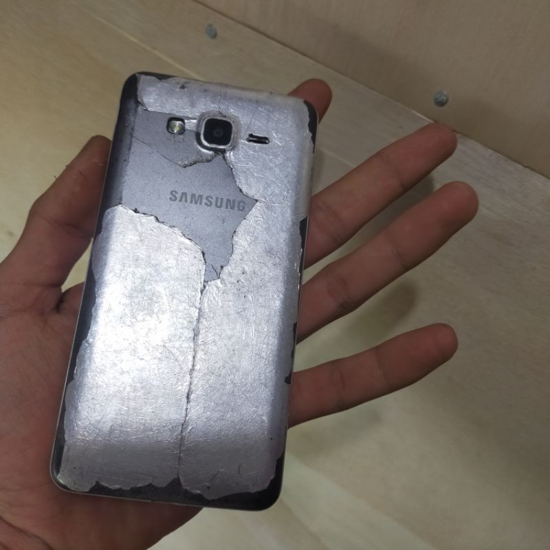 SAMSUNG GRANDPRIME MESIN HIDUP NORMAL. LCD ADA TOMPEL SESUAI FOTO. (FISIK OKE) TANPA BATERAI