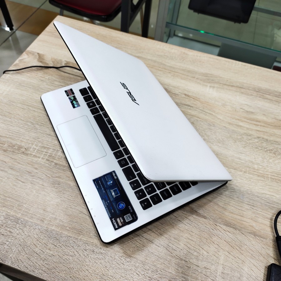 PROMO...!!! Laptop Leptop Asus X401U Sangat Istimewa mulus siap pakai