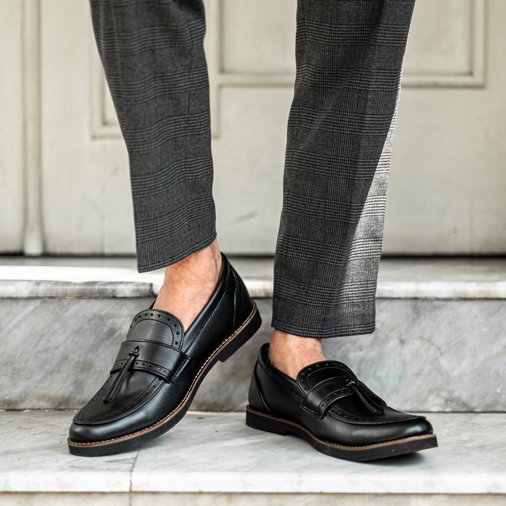 PIETRA BLACK ORIGINAL x GIANT FLAMES Sepatu Loafers Hitam Pria Slip On Simple Formal Casual Kerja Kantor Slop Resmi Kantoran Pesta Kondangan Selop Jalan Santai Hangout Kuliah Penny Loafer Semi Kulit Premium Big Size Jumbo Ukuran Besar 44 45 Keren Kekinian