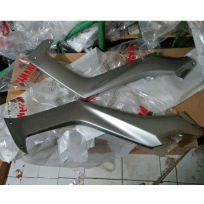 DELTABOX COVER TENGAH NMAX OLD KANAN KIRI SILVER ORIGINAL YGP