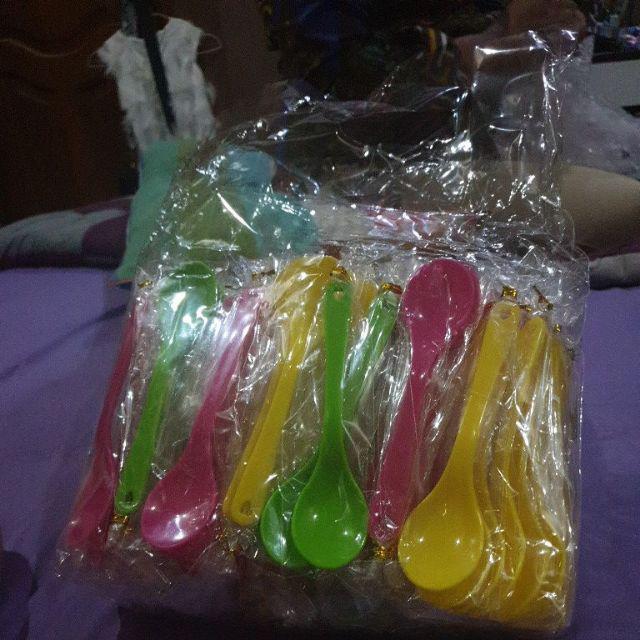 Souvenir Pernikahan Sendok Makan Anak Melamin Warna