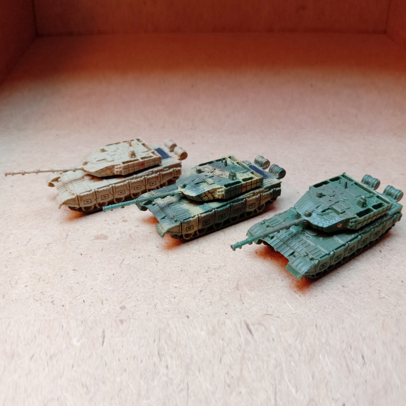 4Pcs Mainan Model Tank Tempur Abrams Mini Tipe 99 M1A2 4D 1 / 144 Untuk Koleksi