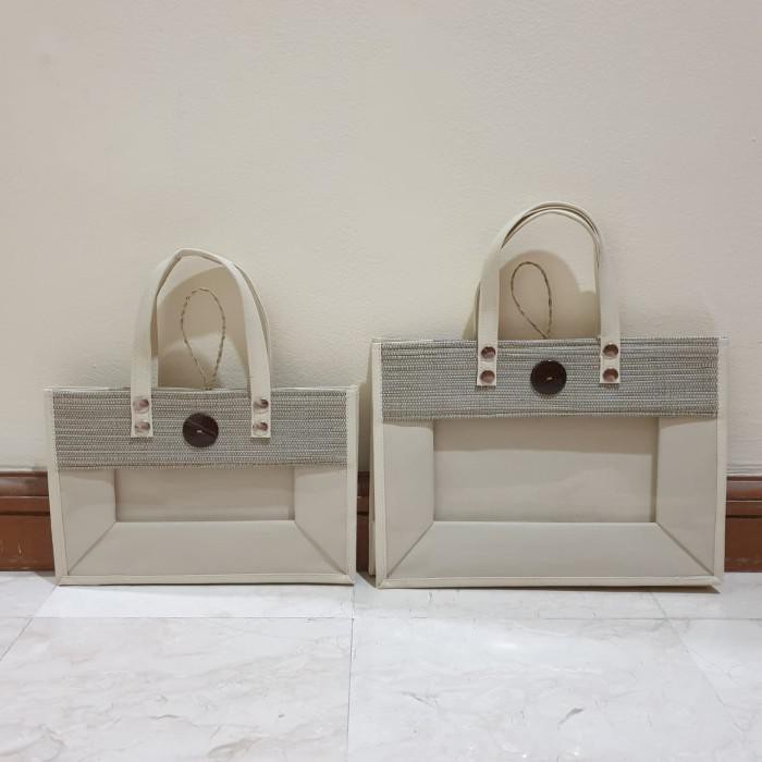 

Goodie Bag / Handbag Annie Tas Kombinasi Mika Katun Tas Mika Tebal - Small Berkualitas